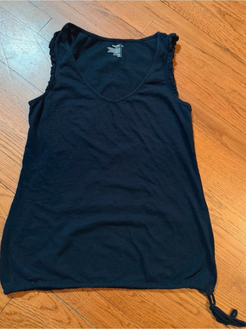 Vintage Y2K Old Navy Women’s Black V-Neck Ruffle Hem Tank Top With Side Tie